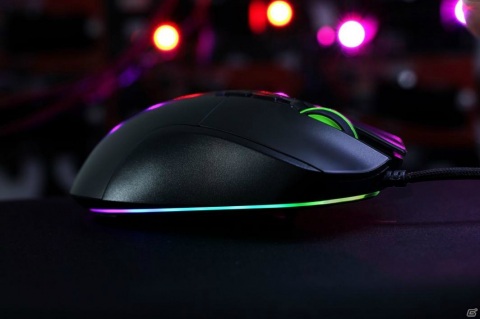 底面にもRGBライトを搭載した“キングオブゲーミングマウス”「DM4 Evo」が日本国内で発売！の画像1