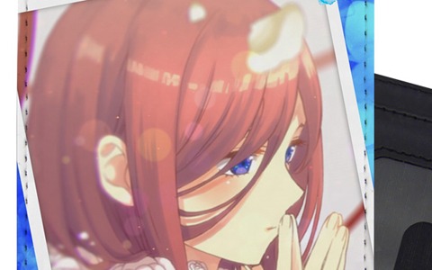 「五等分の花嫁」より五つ子のフルカラーパスケースが登場！クッションカバー、湯呑みもラインナップ