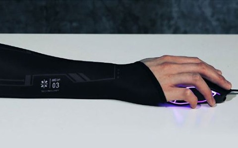 プロeスポーツプレイヤーの協力で完成したエイム特化のアームカバー「AIM COVER｜エイムカバー」の予約販売が開始