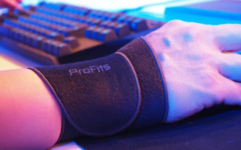 ピップ、eスポーツ向けアイテム「プロ・フィッツ for e-SPORTS リストアーマー」をウエルネス通販限定で発売