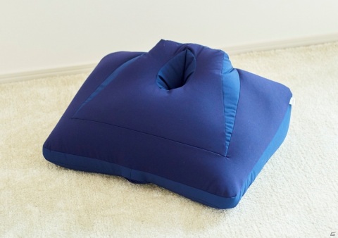 うつ伏せでのモバイルタイムをサポートする枕「NeOchi PillOw」がMakuakeで販売開始！の画像6