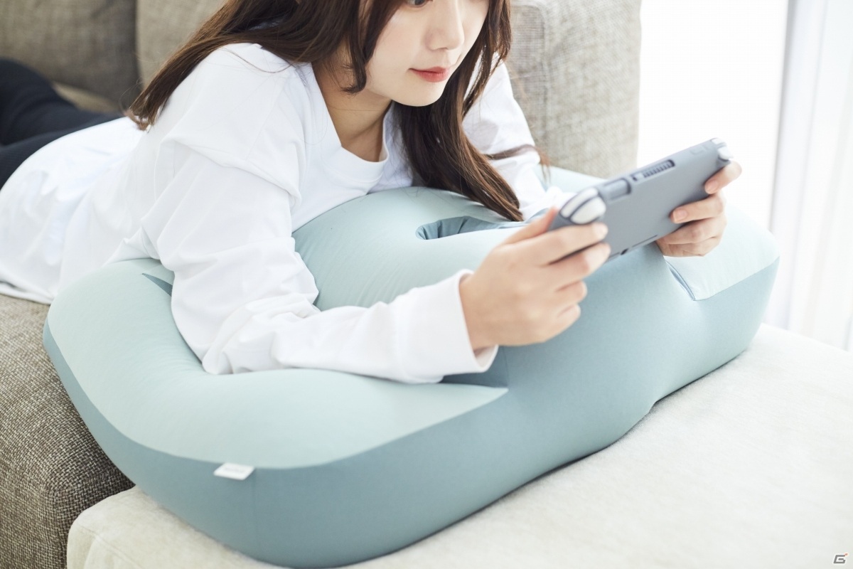 うつ伏せでのモバイルタイムをサポートする枕「NeOchi PillOw」がMakuakeで販売開始！の画像3
