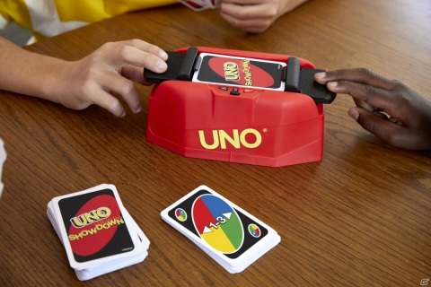 早押し対決で大逆転！？新感覚カードゲーム「UNO SHOWDOWN」が8月下旬より順次発売の画像1