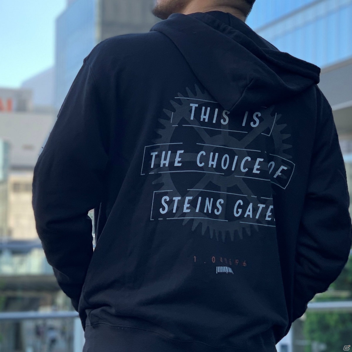 「STEINS;GATE」の10周年記念アパレルが登場！タイムリープマシンパーカーやメタルうーぱスウェットなどがラインナップの画像3