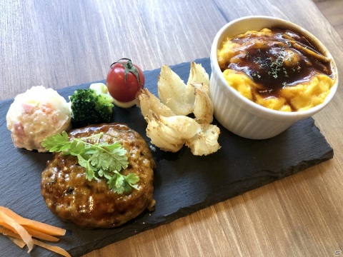 ディッシュプレートやステンドグラス風のパフェも！カプコンカフェ×「囚われのパルマ」コラボ・試食会レポートの画像9