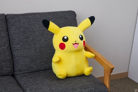 テレワークに相棒を！ピカチュウのぬいぐるみ型PCクッションとアームレストのセットが登場の画像7
