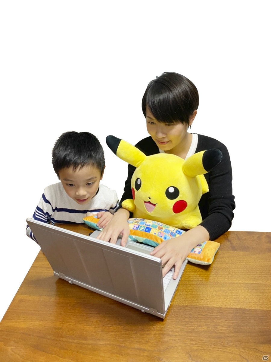 テレワークに相棒を！ピカチュウのぬいぐるみ型PCクッションとアームレストのセットが登場の画像10