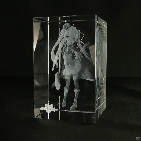 千年戦争アイギス」のシビラを彫刻した幻想的なクリスタルガラスがDMM