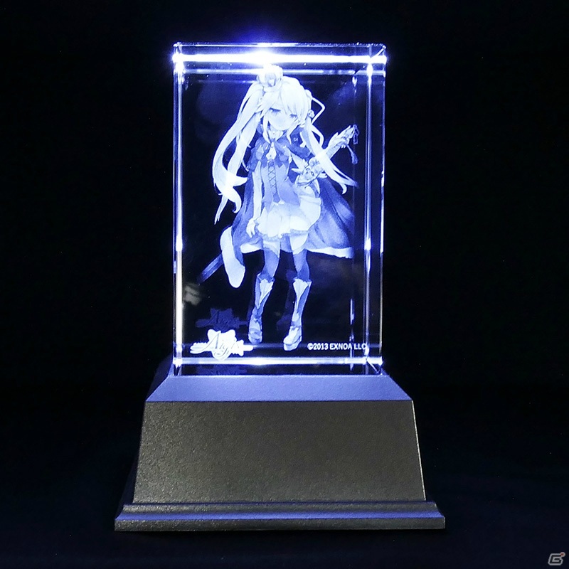 千年戦争アイギス」のシビラを彫刻した幻想的なクリスタルガラスがDMM