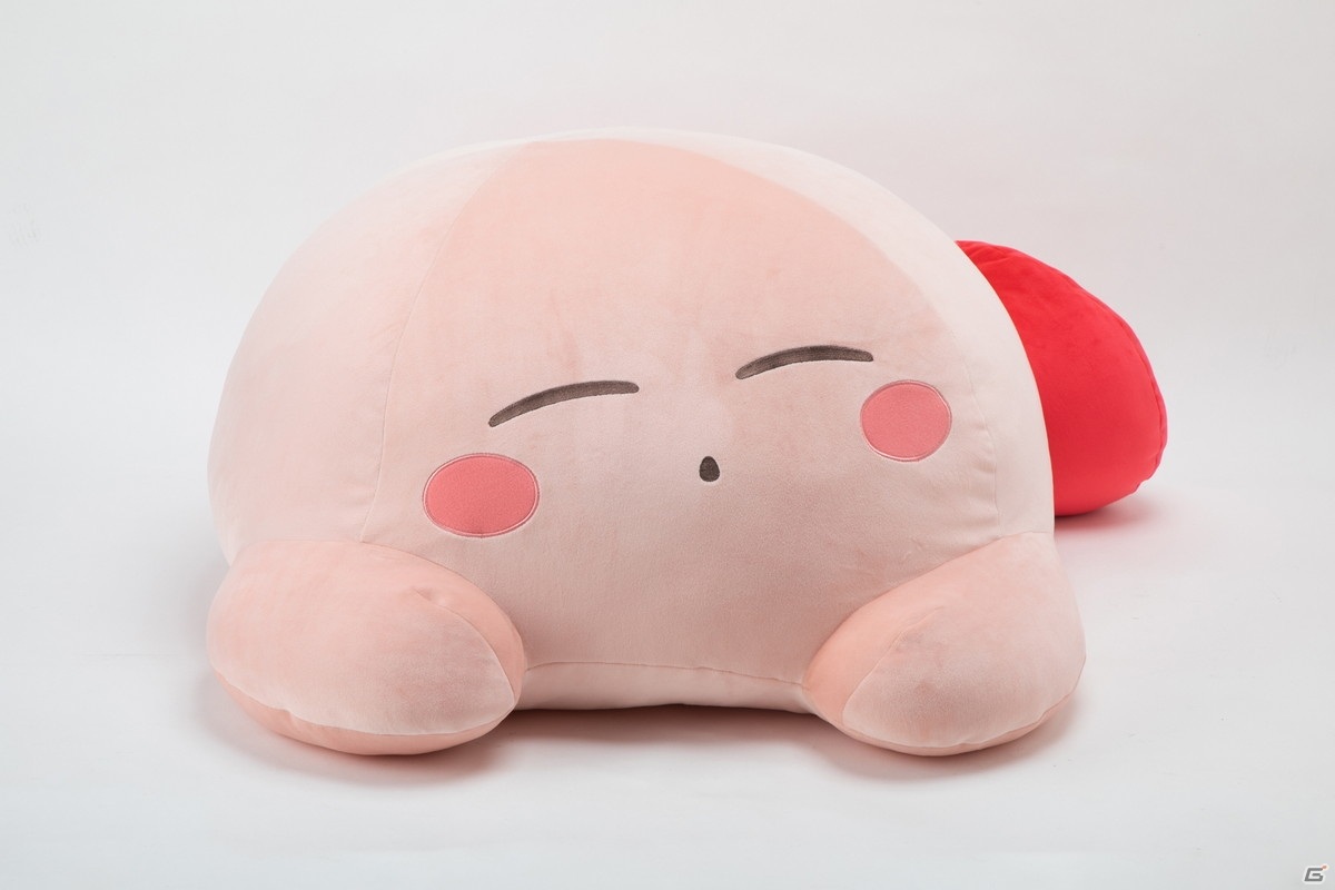 おうち時間を一緒にリラックスできるカービィのぬいぐるみが発売！もちふわな触り心地を堪能できる大きなサイズで登場の画像2