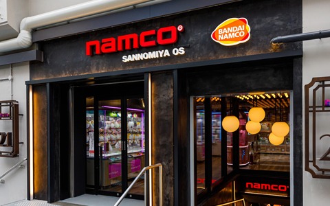 クレーンゲーム機とプリントシール機のみで構成された「namco三宮OS店」が4月26日にオープン