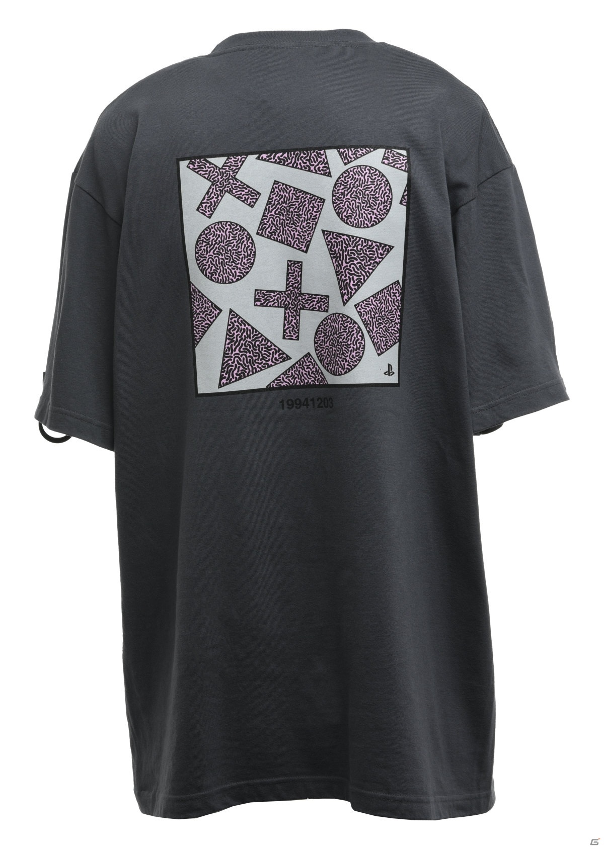 PlayStationの公式ライセンスグラフィックアートデザインTシャツが5月28日に発売！スプレーアートと90'sテイストの2デザインの画像27