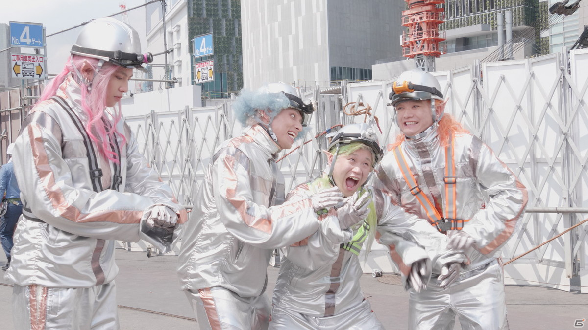 「モンスターストライク」満島真之介さんらが扮する宇宙人4人組がスマホを求めてアルバイト！TVCM「アルバイト」篇が公開の画像33