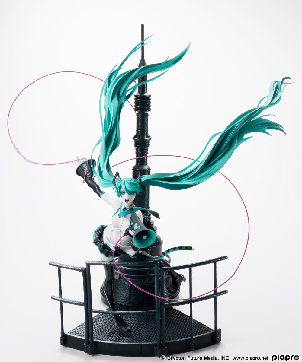 「グッスマ20th Anniversary Book ―初音ミク 恋は戦争 Refine Ver.―」の予約受付が開始！初音ミクの限定フィギュアが付属の画像2