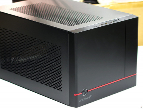 アークよりオリジナルキューブ型ケースを採用したAMD Ryzen搭載の省スペースゲーミングPCが発売！の画像1