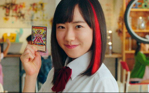 「遊戯王ラッシュデュエル」芦田愛菜さんが7色のカラフルな姿で登場する新テレビCMが8月21日より放送開始！
