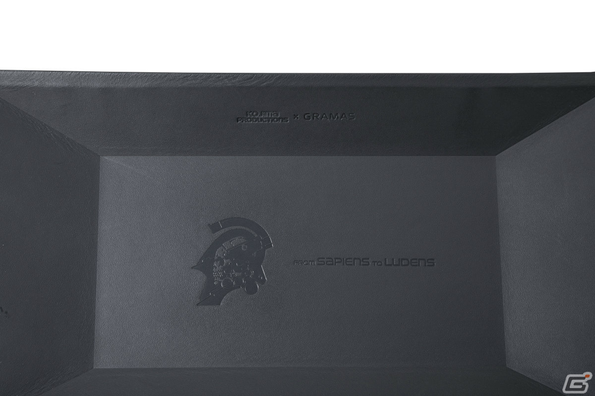 コジマプロダクション×GRAMASのフラットジップウォレットとペントレイが登場！の画像14