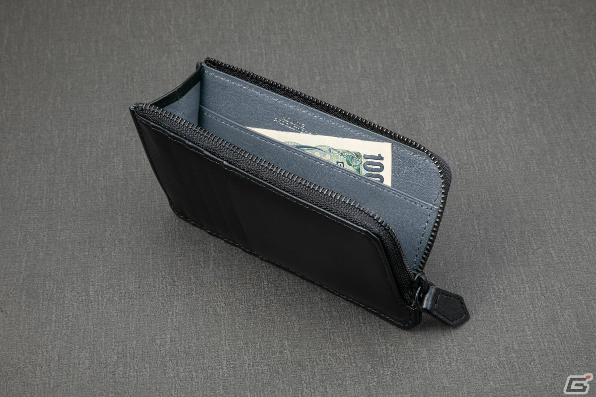 コジマプロダクション×GRAMASのフラットジップウォレットとペントレイが登場！の画像9