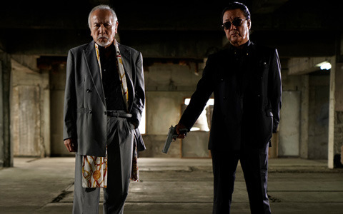 「ゾンビランドサガ」が映画化！白竜さんと村井國夫さんによる映画化決定PV「ゾンビなき戦い 佐賀復讐篇」を公開