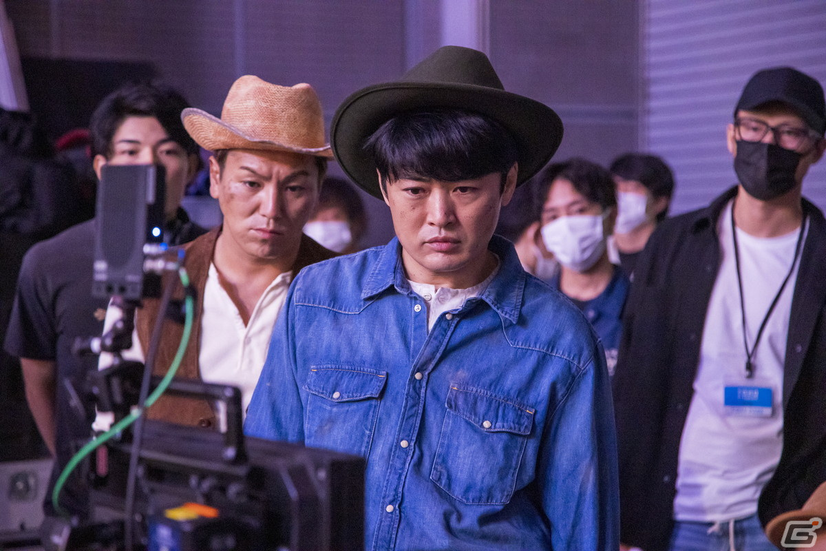 「ウォーキング・デッド：サバイバー」劇団ひとりさんと狩野英孝さんが出演するTVCM「撮影の合間に」篇が10月28日より放送決定！の画像45