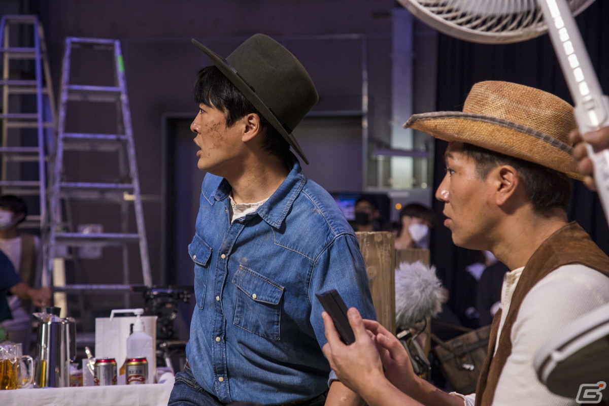 「ウォーキング・デッド：サバイバー」劇団ひとりさんと狩野英孝さんが出演するTVCM「撮影の合間に」篇が10月28日より放送決定！の画像58