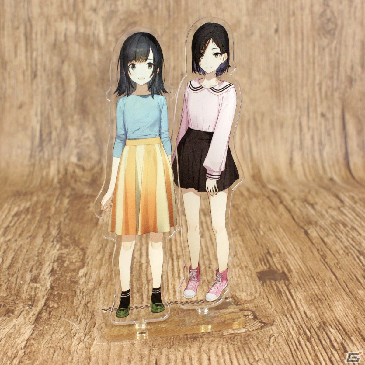 「こちら、母なる星より」好みの女の子をペアで飾れるアクリルフィギュアなど新グッズ4種が発売！の画像2