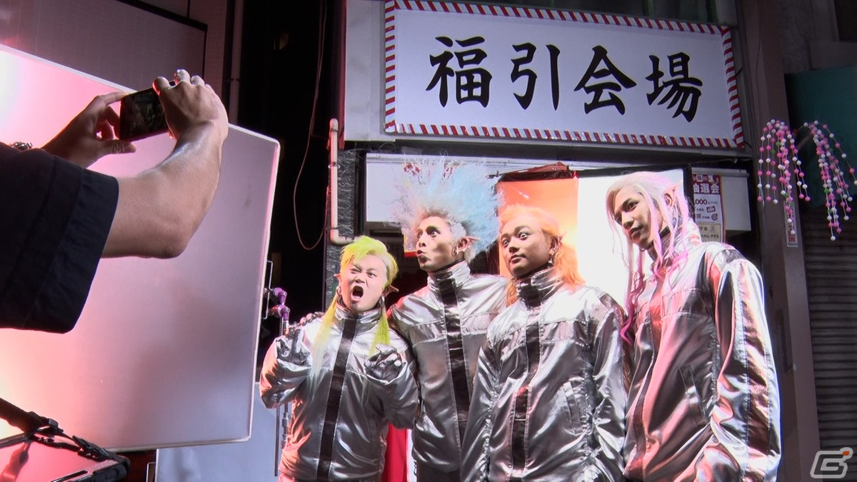 「モンスターストライク」のTVCM「福引」篇 が放送開始！お馴染みの宇宙人4人組がスマホを目指して福引に挑戦の画像38