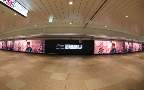 「アークナイツ」がJR新宿駅東西自由通路をジャック！JR秋葉原駅ではアーミヤによる特別音声を放送