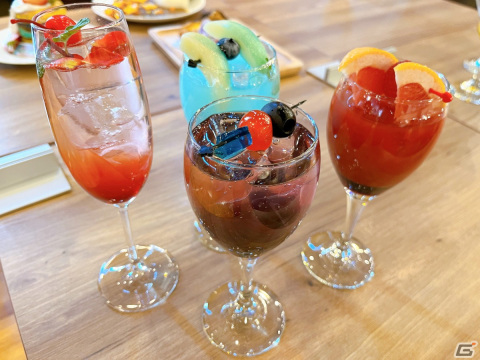 「デビル メイ クライ」シリーズ20周年×カプコンカフェ イオンレイクタウン店のコラボメニュー＆グッズをレポートの画像13
