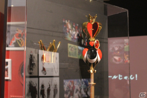 寮服の再現や設定画など貴重な資料が満載！「ディズニー ツイステッドワンダーランド展」をレポートの画像23