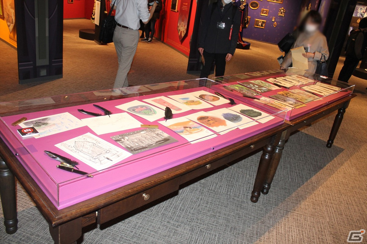 寮服の再現や設定画など貴重な資料が満載！「ディズニー ツイステッドワンダーランド展」をレポートの画像15