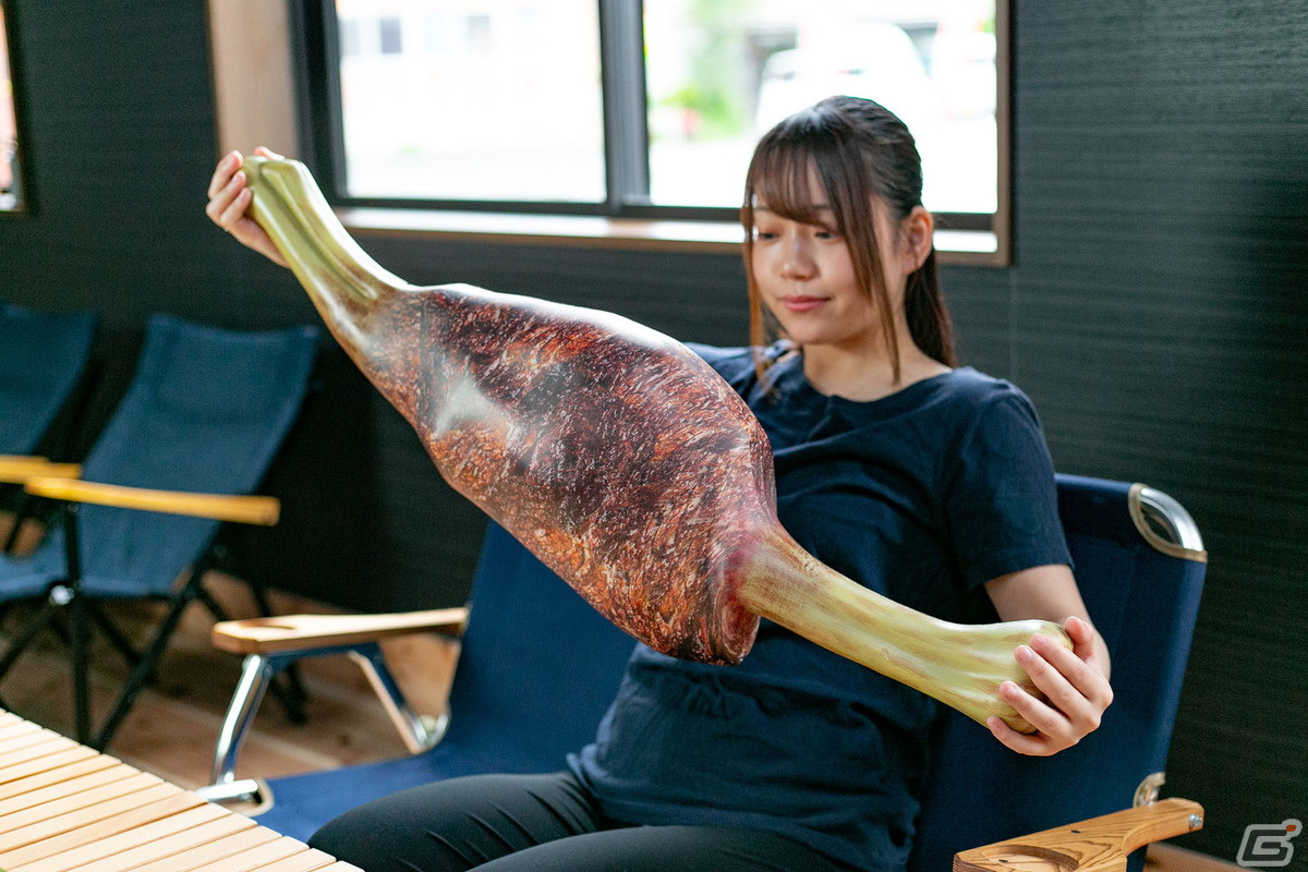 「モンスターハンターライズ」関連グッズが発売！実寸サイズ「こんがり肉」＆「生肉」型の多目的まくらが登場の画像14