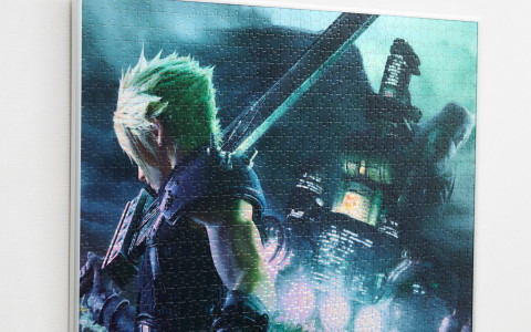 「ファイナルファンタジーVII リメイク」クラウドやセフィロスがデザインされたホログラム加工のジグソーパズルが登場！
