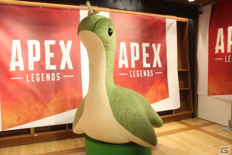 超個性的なドリンクに、巨大ネッシーのインパクトは抜群！「Apex Legends」初のコラボカフェ「ネッシーカフェ」メディア先行内覧会レポートの画像1