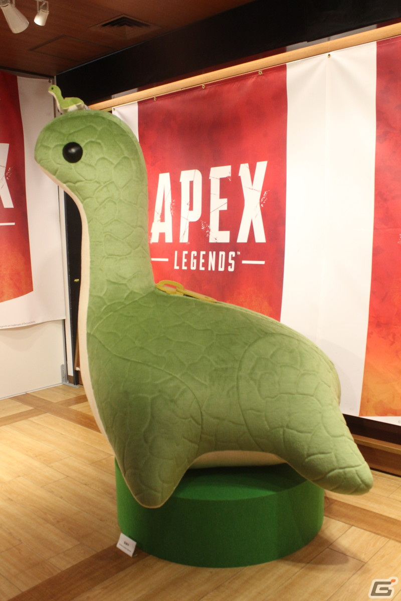 超個性的なドリンクに、巨大ネッシーのインパクトは抜群！「Apex