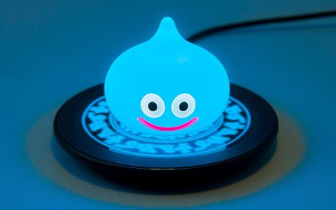 「ドラゴンクエスト」ロトの紋章やザオラルの演出でスマホを充電可能なワイヤレス充電パッドと4種のジグソーパズルが発売決定！