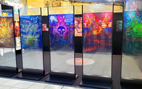 「マジック：ザ・ギャザリング」のステンドグラス版カードがアクリルアートになってJR品川駅に出現！全12種類が展示