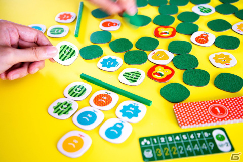 ボードゲーム「テキパキもぎもぎ」がゲームマーケット2022秋で発売！大量のフルーツを見分けながらセットを作るタイルめくりゲームの画像1
