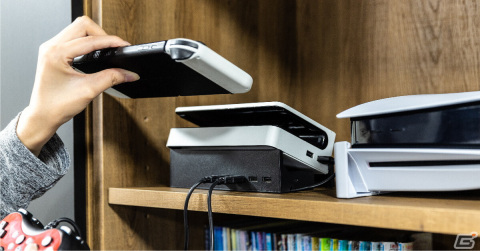 ヨコ置きにすると“いい角度”でSwitchを取り出しやすい「Switch 有機ELモデルドック用 寝かせて立たせて 2Way スタンドハブ」が発売！の画像1