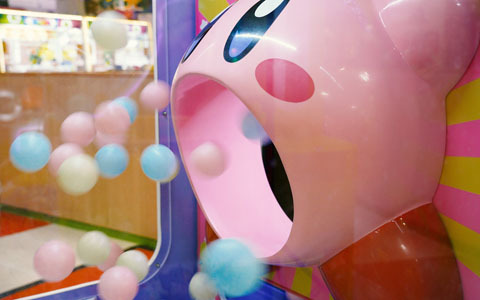 星のカービィのキッズ向けアーケードゲーム「星のカービィ ぱくぱくグルメレース」が全国で稼働開始！