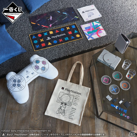 「一番くじ for PlayStation」全等賞のデザインが公開！初代PS型のマルチケースや説明書をモチーフにしたトートバッグなどが登場の画像1