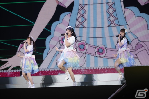 トリコロールが新曲を披露！「プリパラ＆キラッとプリ☆チャン＆ワッチャプリマジ！Winter Live 2022」レポートの画像1