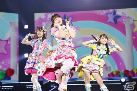 トリコロールが新曲を披露！「プリパラ＆キラッとプリ☆チャン＆ワッチャプリマジ！Winter Live 2022」レポートの画像3