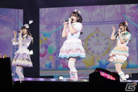 トリコロールが新曲を披露！「プリパラ＆キラッとプリ☆チャン＆ワッチャプリマジ！Winter Live 2022」レポートの画像33