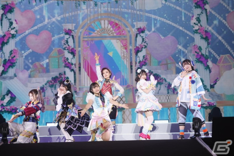 トリコロールが新曲を披露！「プリパラ＆キラッとプリ☆チャン＆ワッチャプリマジ！Winter Live 2022」レポートの画像36