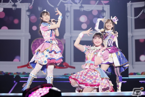 トリコロールが新曲を披露！「プリパラ＆キラッとプリ☆チャン＆ワッチャプリマジ！Winter Live 2022」レポートの画像37