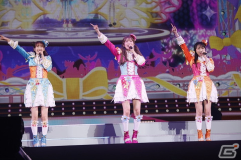 トリコロールが新曲を披露！「プリパラ＆キラッとプリ☆チャン＆ワッチャプリマジ！Winter Live 2022」レポートの画像39