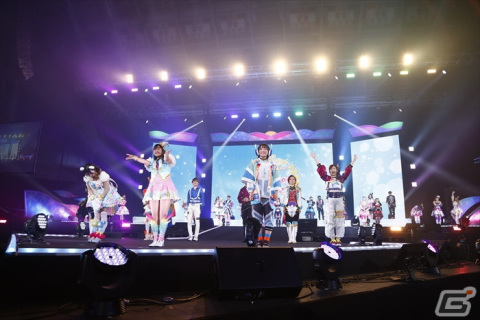 トリコロールが新曲を披露！「プリパラ＆キラッとプリ☆チャン＆ワッチャプリマジ！Winter Live 2022」レポートの画像40