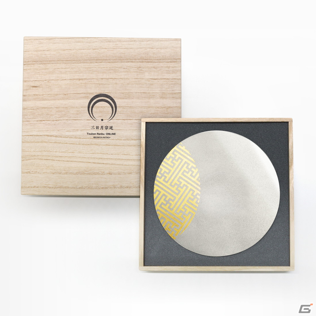 刀剣乱舞ONLINE」三日月宗近と鶴丸国永をイメージした錫製の平皿と箸置