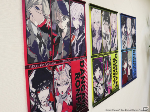 ダンガンロンパ」シリーズと望月けい氏のコラボによるタペストリーと